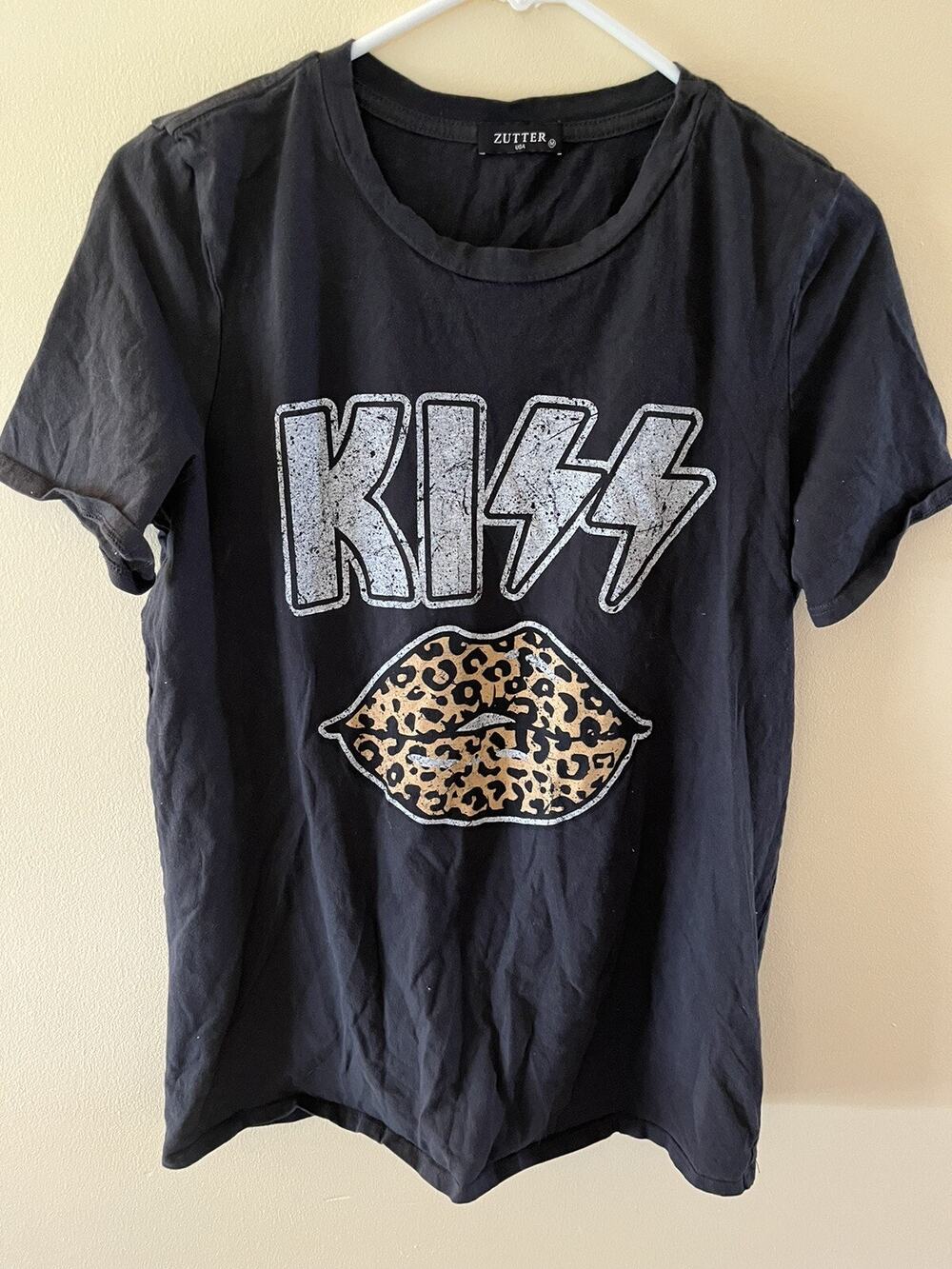 Kiss band Zutter Distressed Leopard lips size M Rock Band graphic black T Shirt.